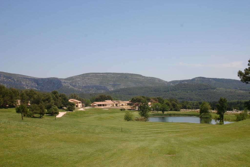 Madame Vacances Residence Provence Country Club Saumane-de-Vaucluse Rum bild